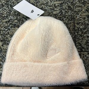 Brand new with Tags Pink Nike Beanie. Very nice. Suggested retail: 34$